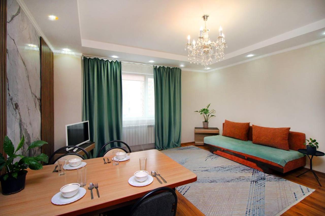 2 Ком Студия На 18 Этаже С Панорамным Видом На Горы В Жк Мега Тауер Almaty Exterior photo